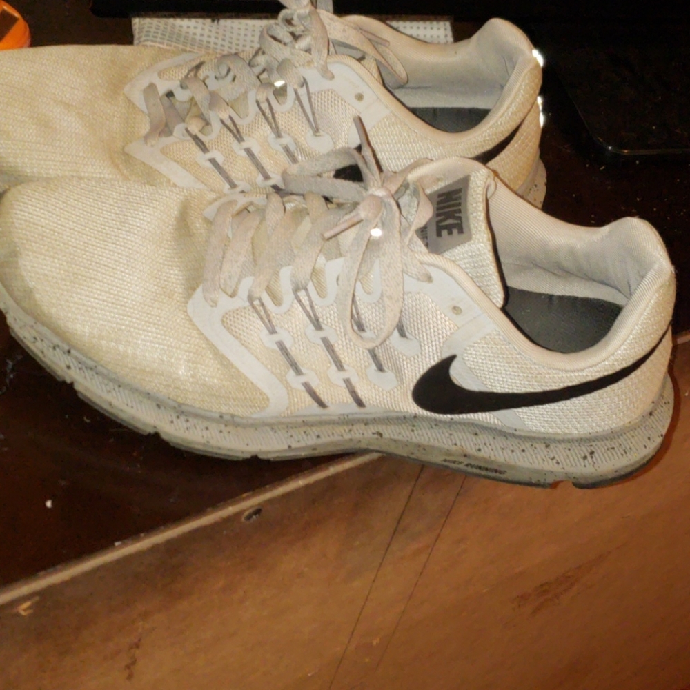 Nike running shoes (run swift)